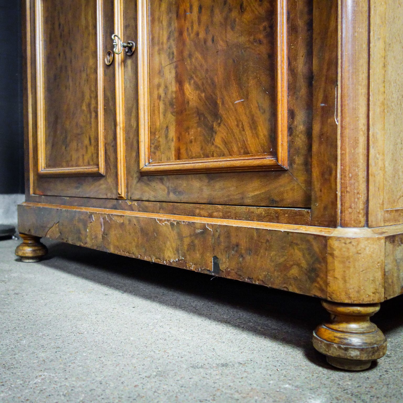 photo furniture Hoge Tweedelige Engelse Kast | Jaren 1920