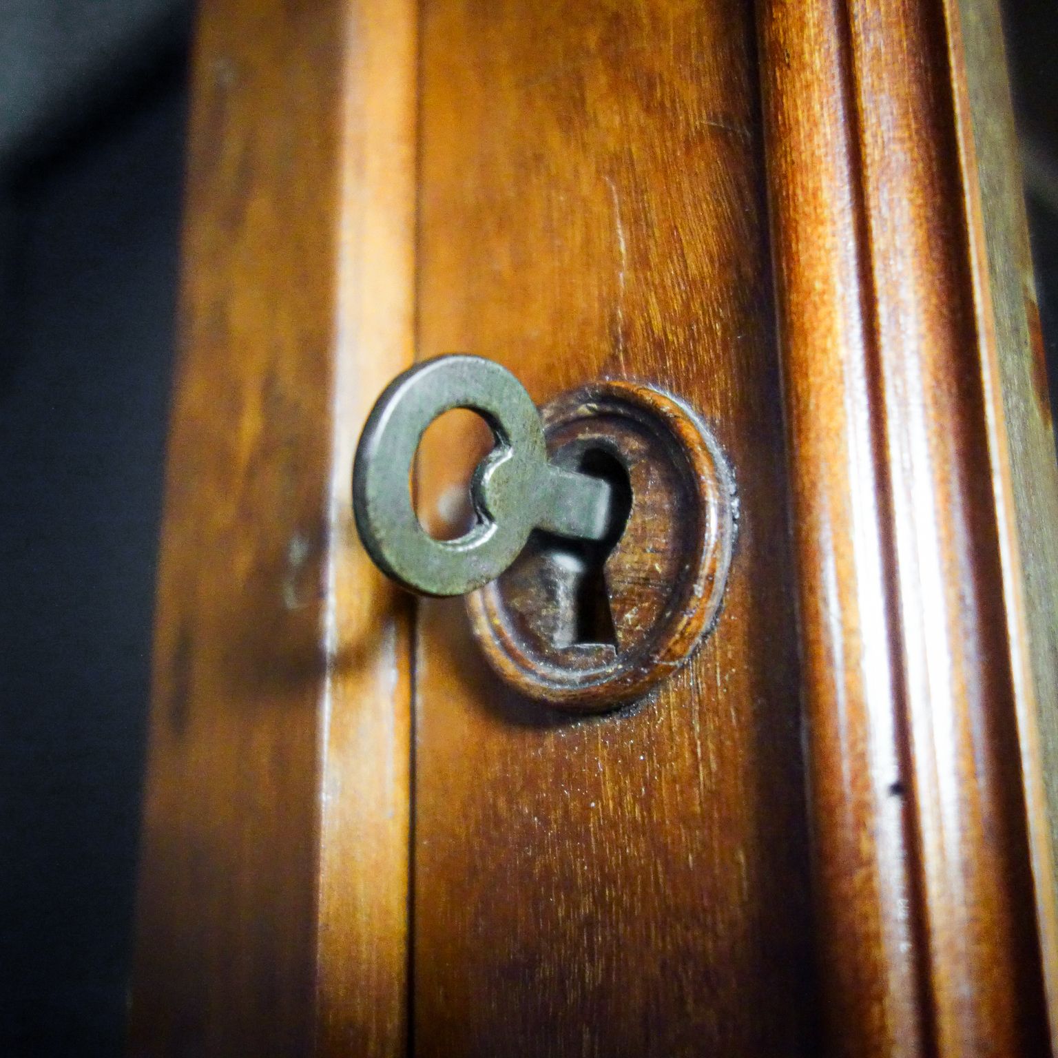 photo for sale Hoge Tweedelige Engelse Kast | Jaren 1920