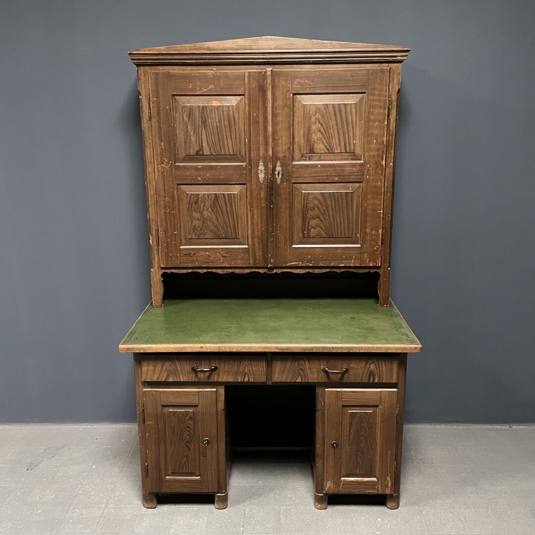 Geschilderd Grenenhouten Bureau Met Wandkast photo vintage
