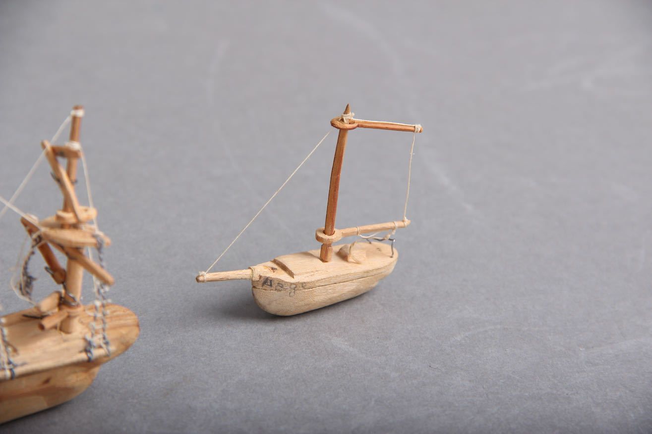 photo vintage Wooden Figures Handcrafted By Victor Mehl (1911 1944) Produced By Danish Prisoners Of War During World War II.