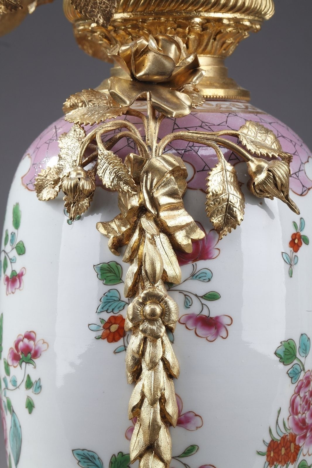 photo vinterior Vases Mounted As Lamps In "Famille Rose" Porcelain Taste