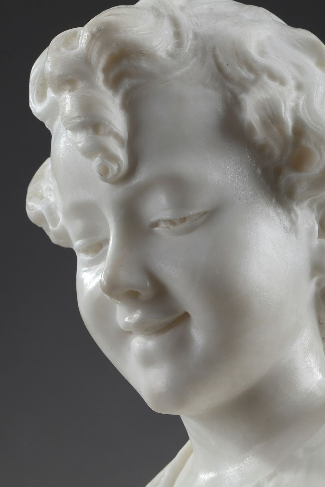 2335.0 Sculpture en albâtre « Buste de jeune fille », XIXe siècle photo