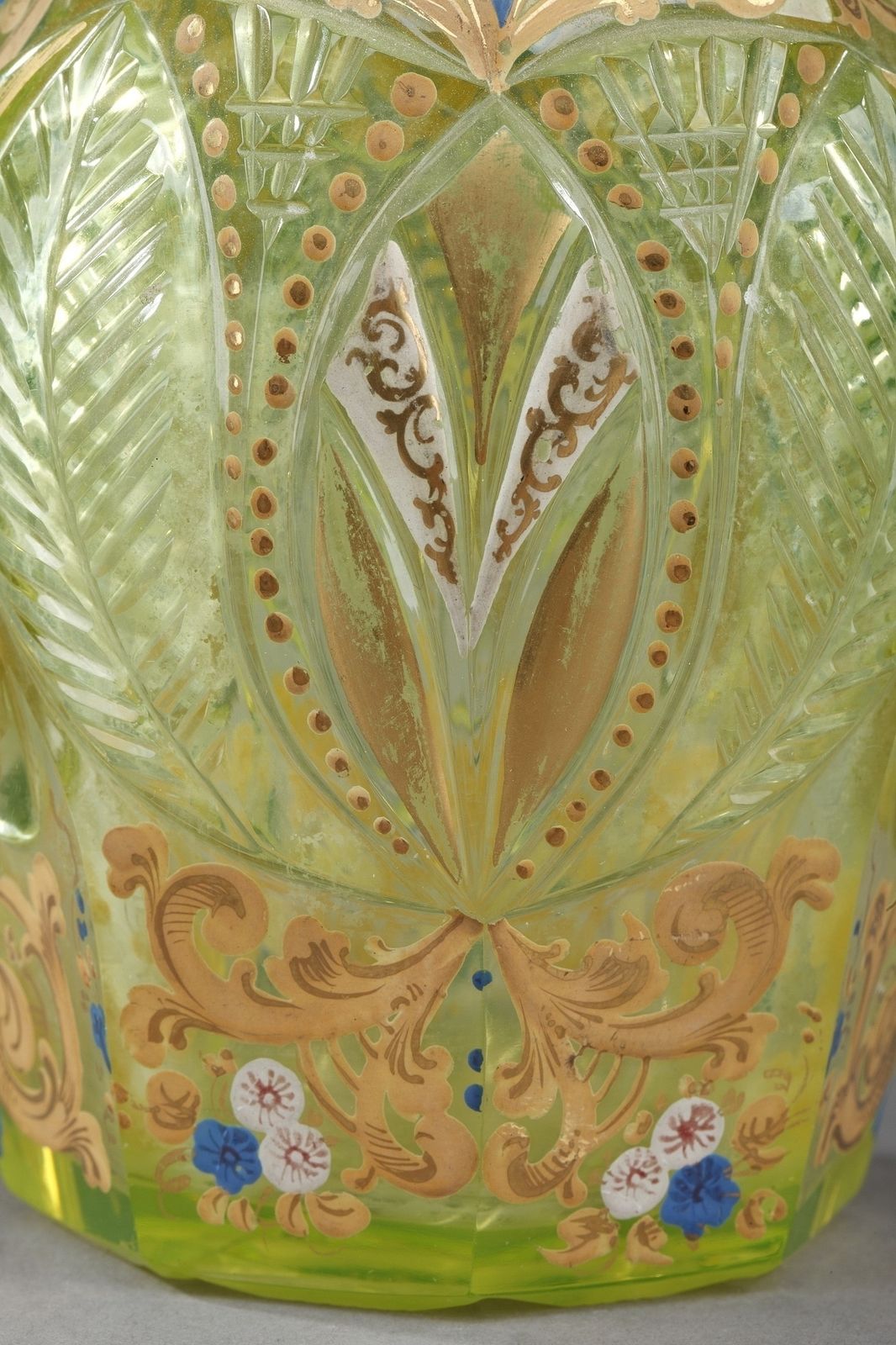 photo vintage Ouraline Glass Decanter, Bohemia, 19th Century