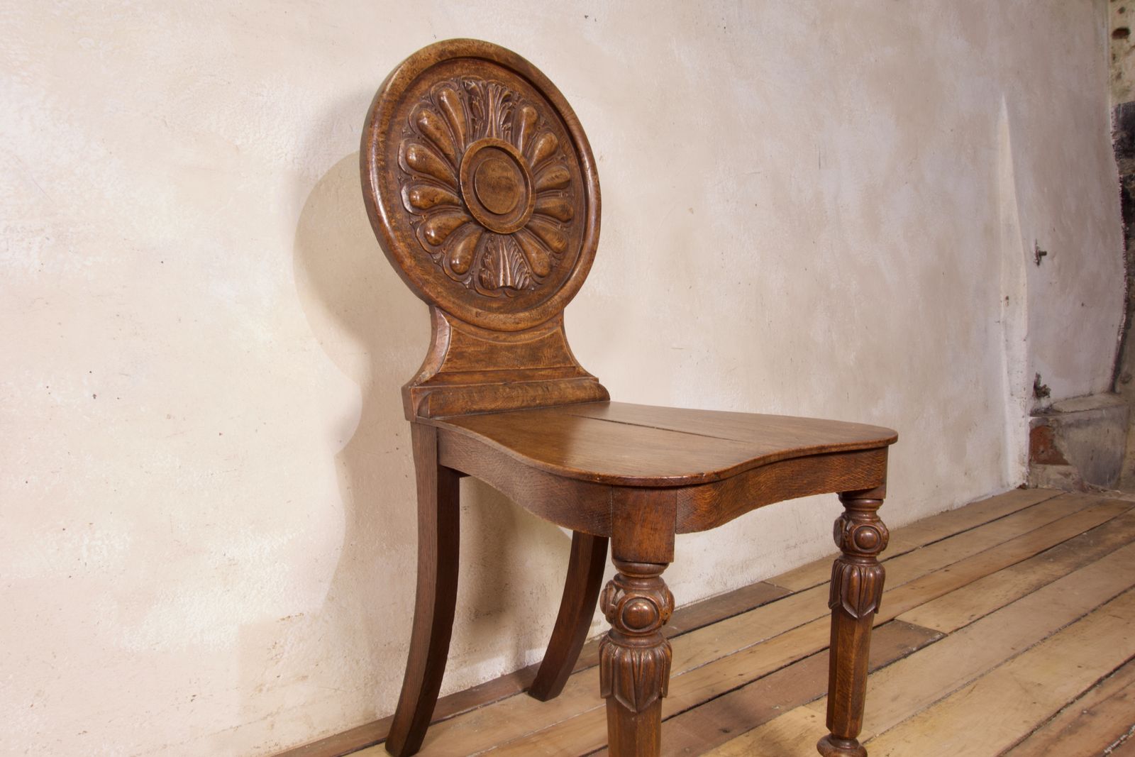 photo furniture A 19th Century William IV Elm And Burr Elm Hall Chair