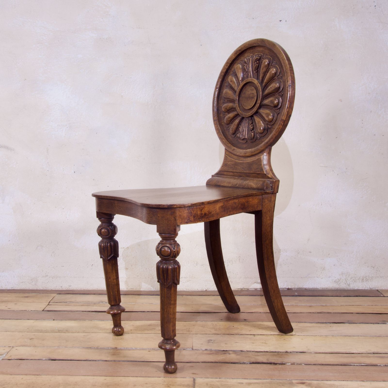 photo vinterior A 19th Century William IV Elm And Burr Elm Hall Chair
