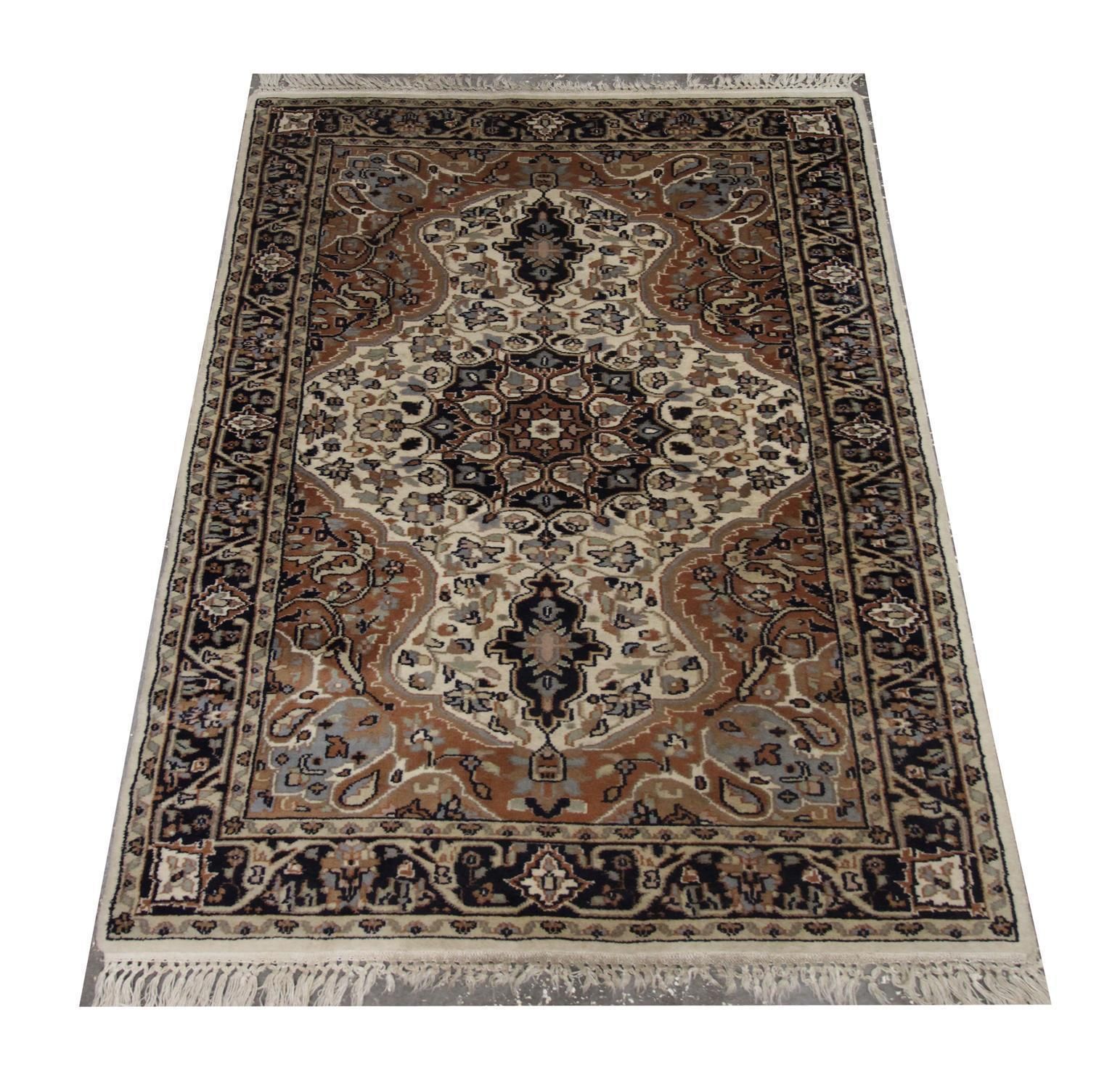 Handmade Carpet Vintage Indian Oriental Rug, Cream Wool Rug  164x198cm photo furniture