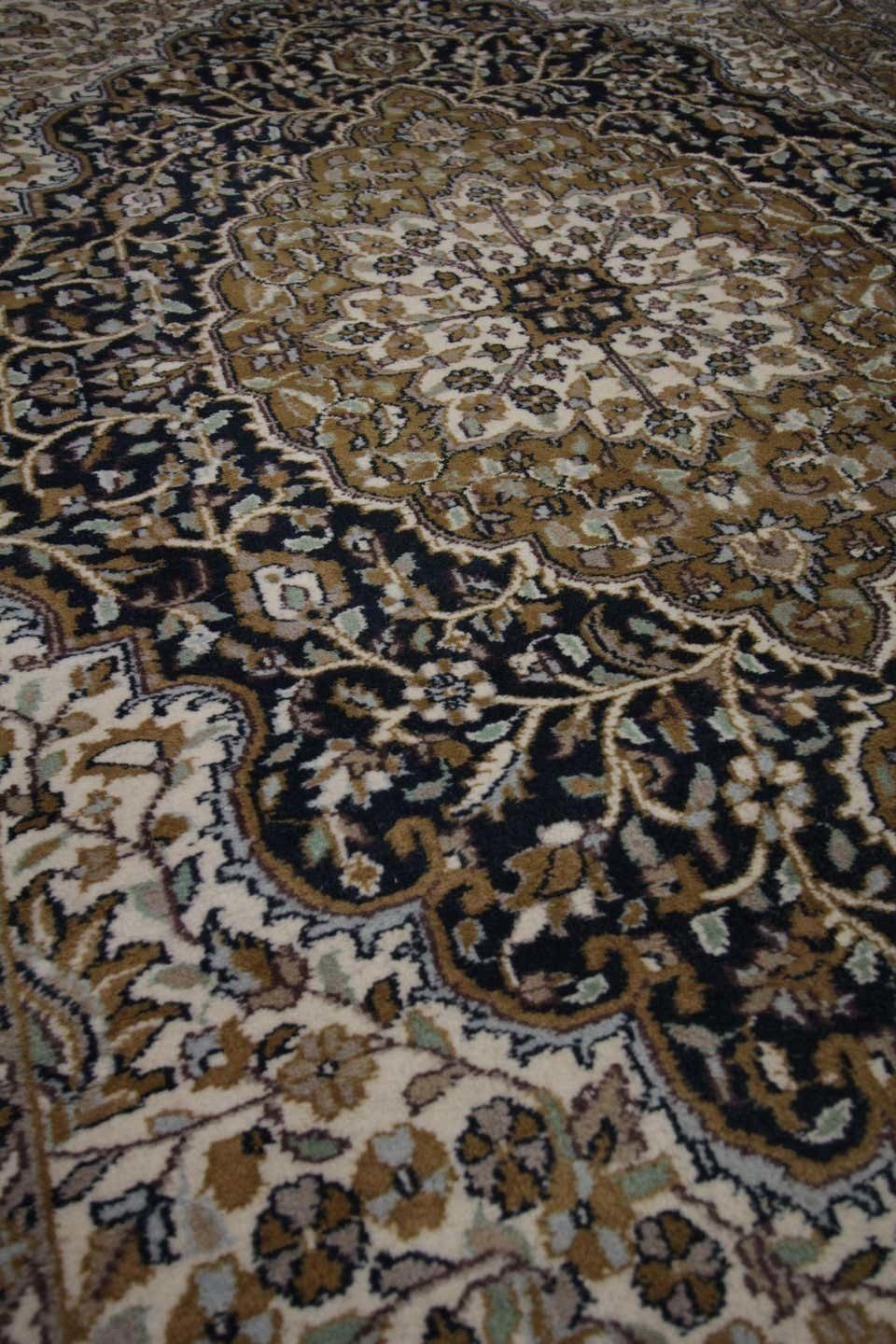 Handwoven Oriental Indian Carpet Rug, Traditional Fine Wool Area Rug   120x184cm photo 2942.0