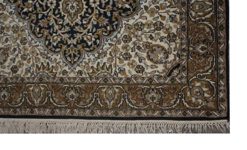 Handwoven Oriental Indian Carpet Rug, Traditional Fine Wool Area Rug   120x184cm photo vinterior