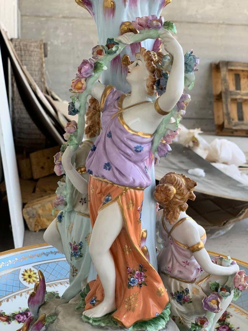14573.0 Présentoir figuratif en porcelaine de Sèvres, corbeille à fruits surélevée, XIXe siècle photo