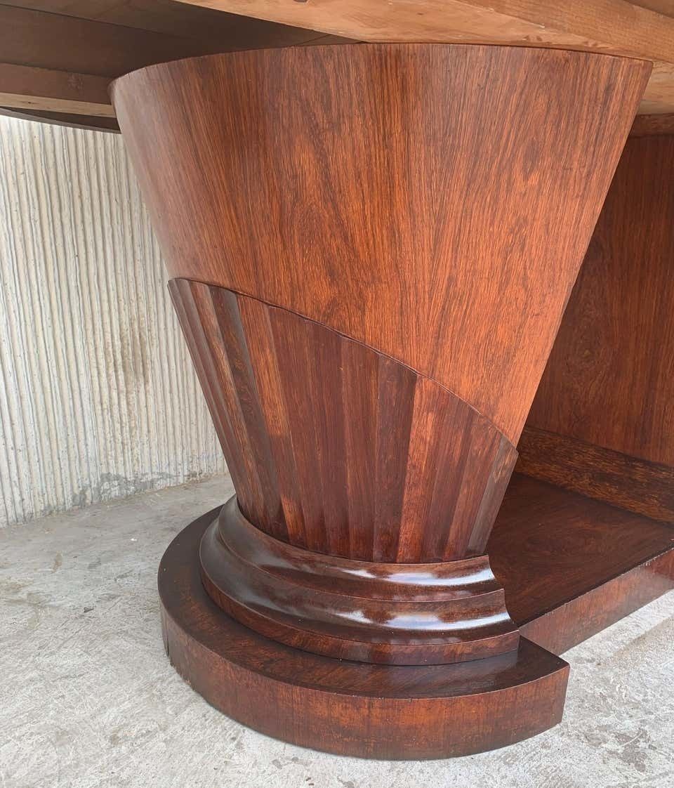 photo vintage Table ovale Art déco française à deux pieds centraux en orme maillé, avec six chaises