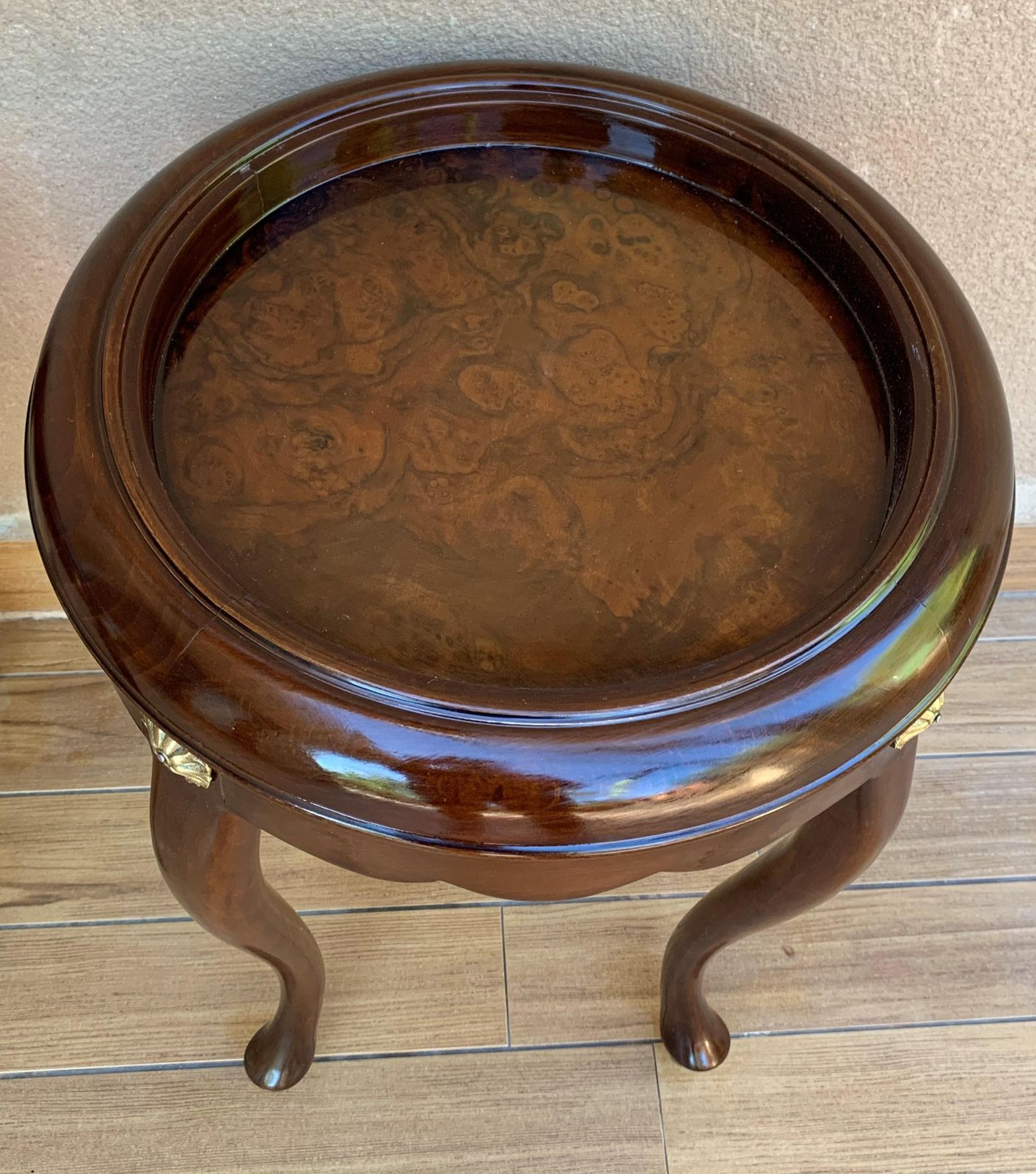 photo furniture Paire ou table individuelle, tables basses ou d'appoint françaises en acajou et loupe