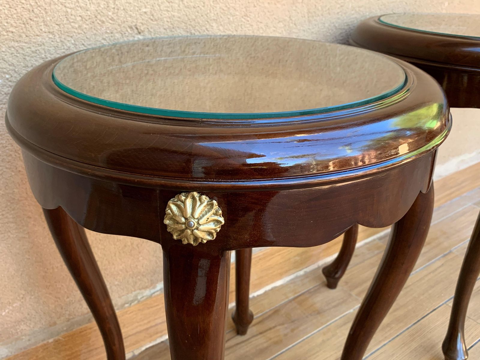 Mobilier Paire ou table individuelle, tables basses ou d'appoint françaises en acajou et loupe photo