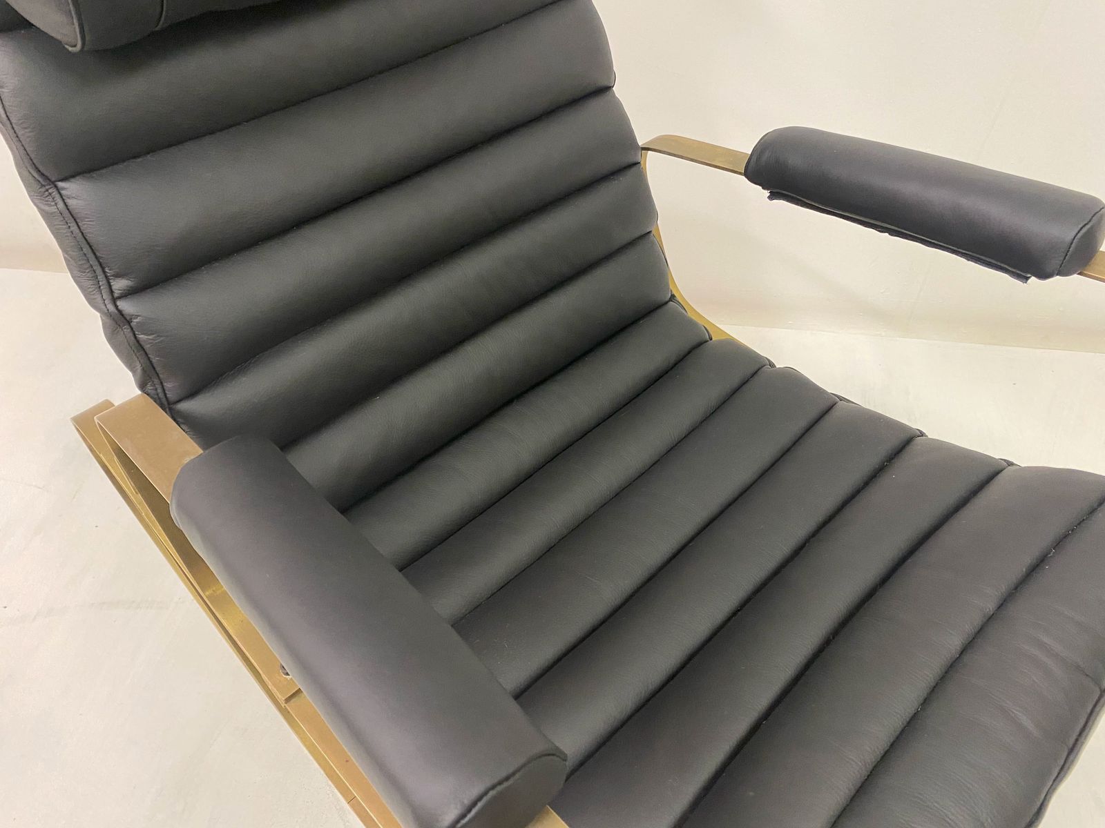 photo vinterior 1970s Italian Brass And Black Leather Rocking Chair By Luciano Frigerio