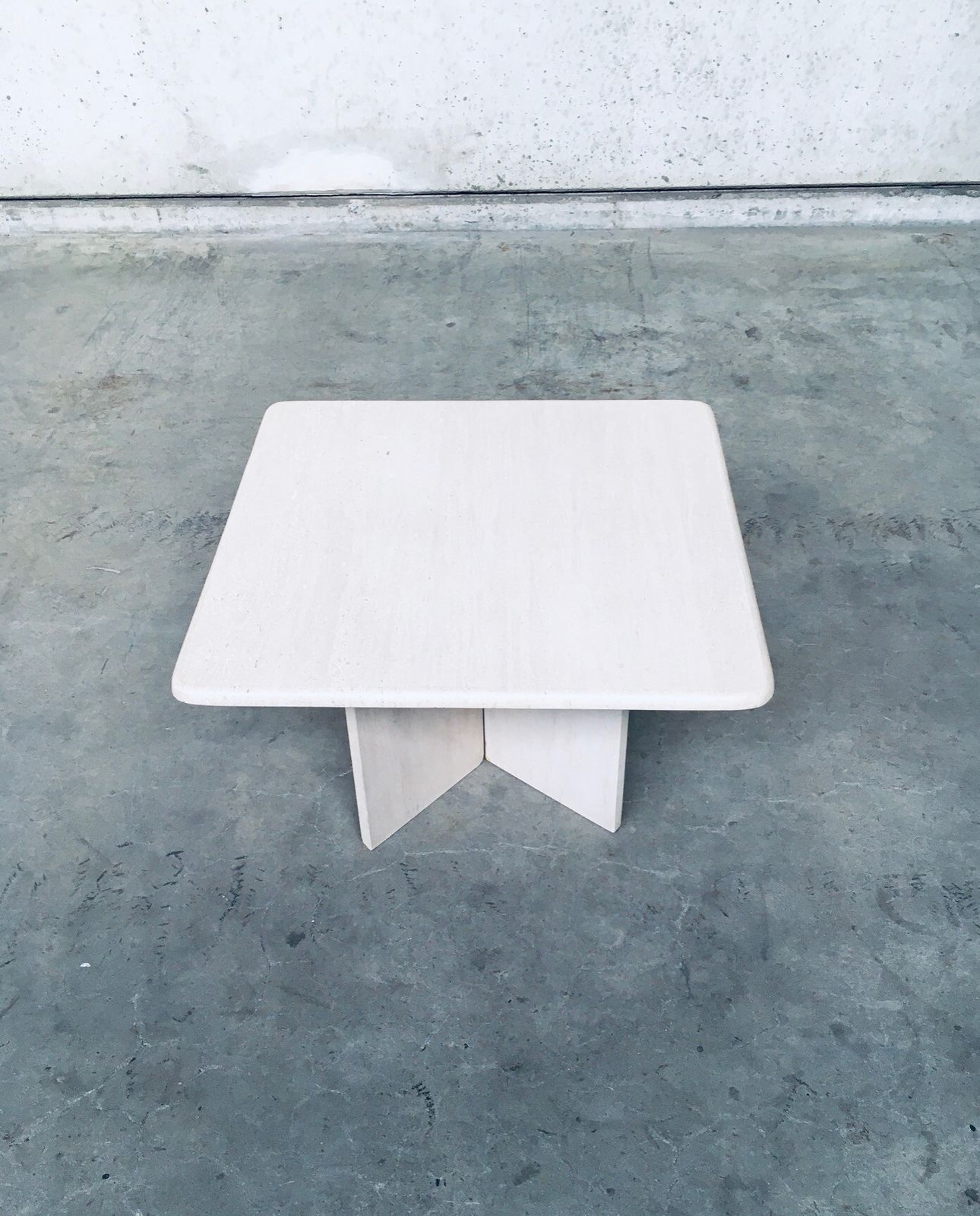 Postmodern Design Granieten Vierkante Bijzettafel Italië Jaren 1970 photo for sale