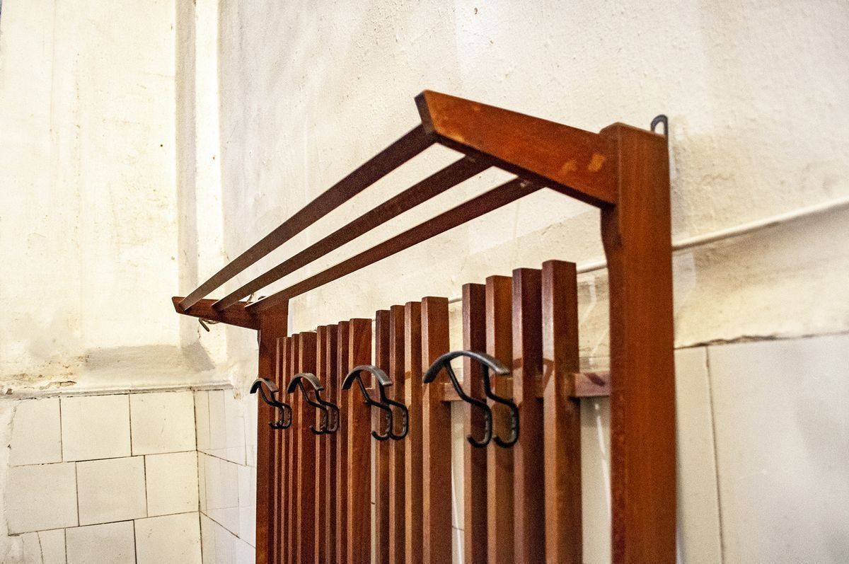 Walnoten Kapstok, Italië, Jaren 1950 photo furniture