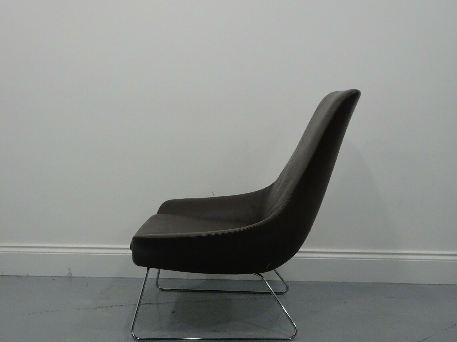 photo furniture Pair Of Walter Knoll Flow Chair's In Premium Chocolate Leather