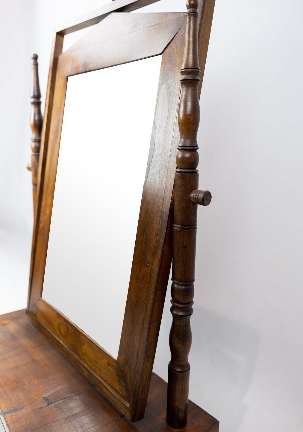 Make Up Furniture With Mahogany Mirror From The 1840s. photo 530.0