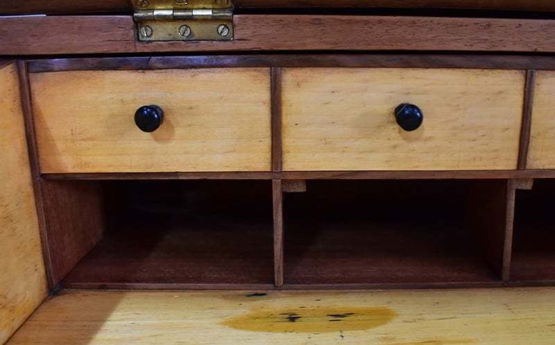 photo vinterior Davenport Desk In Walnut, Origin England Mid 19th Century