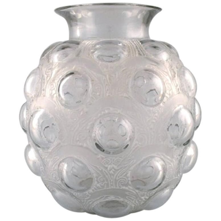 Large And Early René Lalique, Rare "Antilopes" Vase In Art Glass photo furniture
