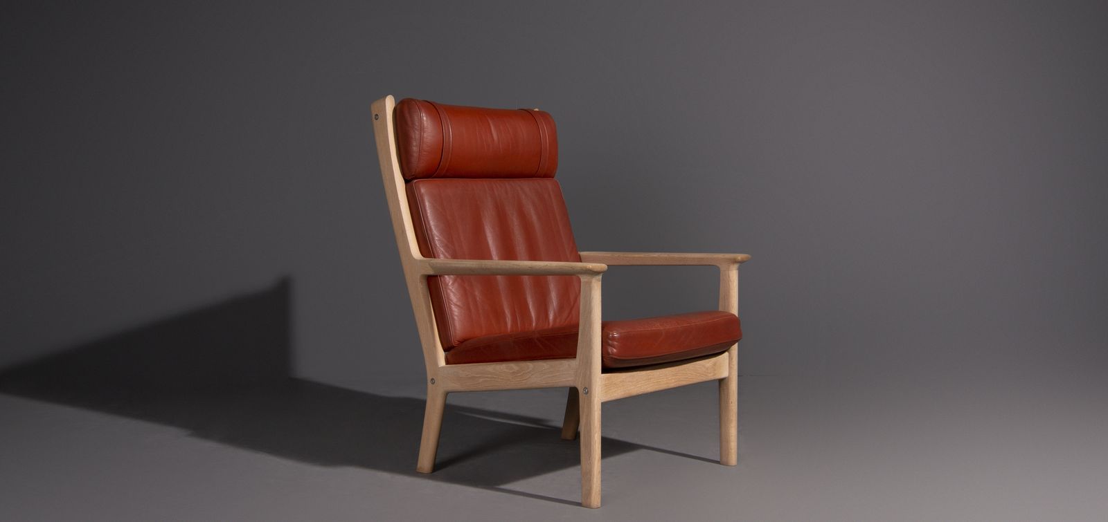 Hans J. Wegner Armchair Model Ge265, Reddish Brown Leather