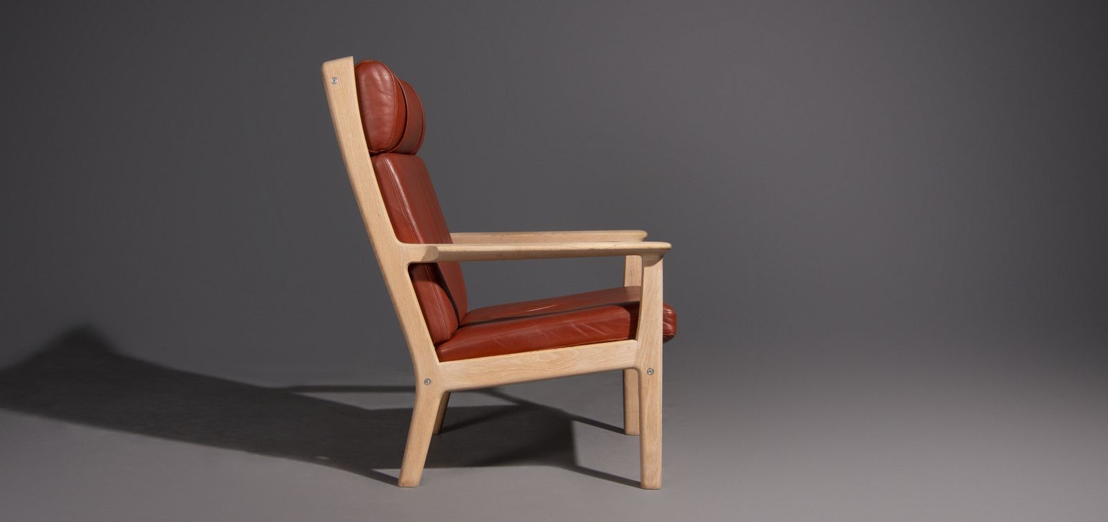 Hans J. Wegner Armchair Model Ge265, Reddish Brown Leather photo furniture