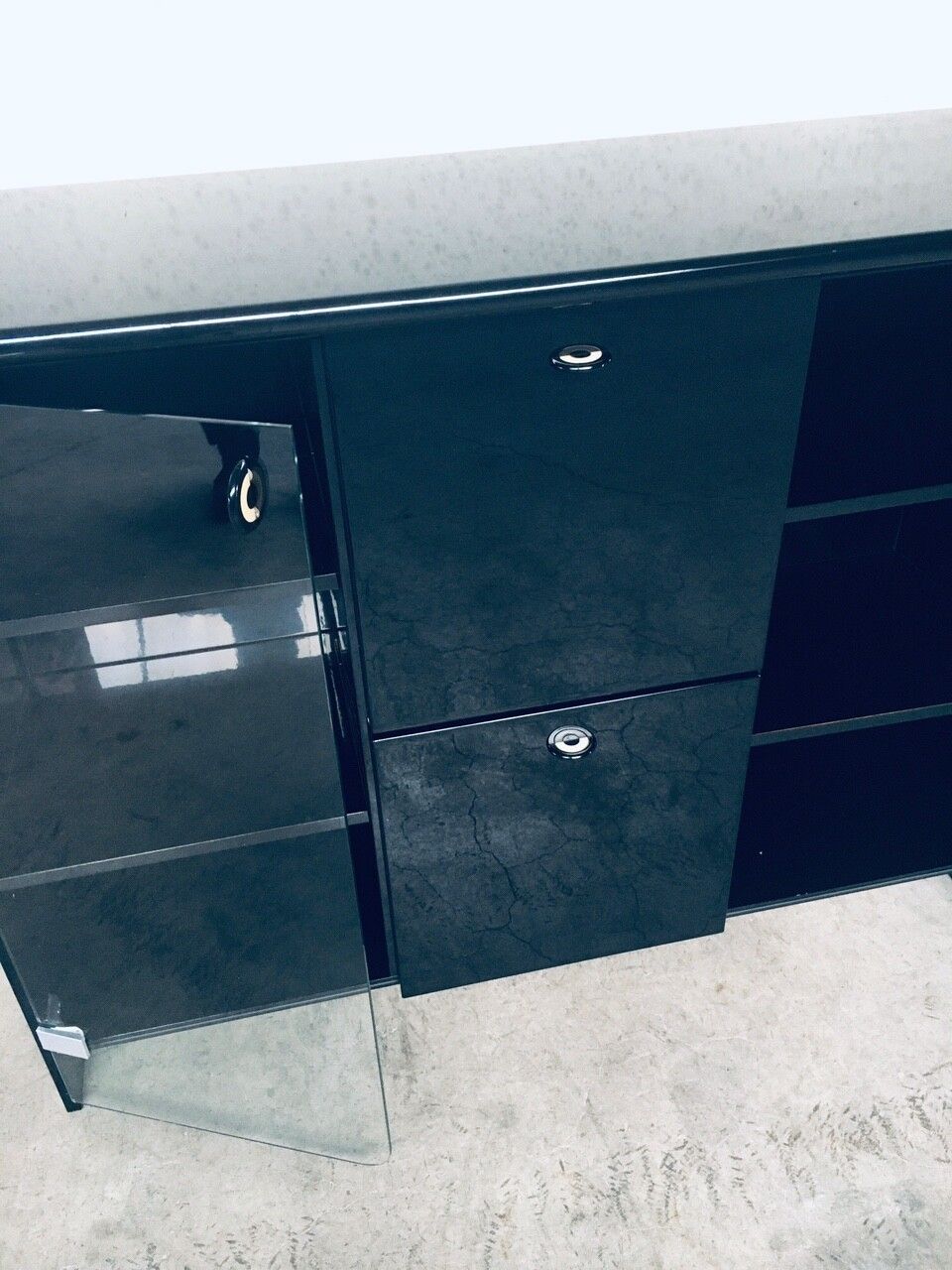 photo vinterior Postmodern Design Highboard Barkast Van Luigi Saccardo Voor Gasparello, Italië, Jaren 1980