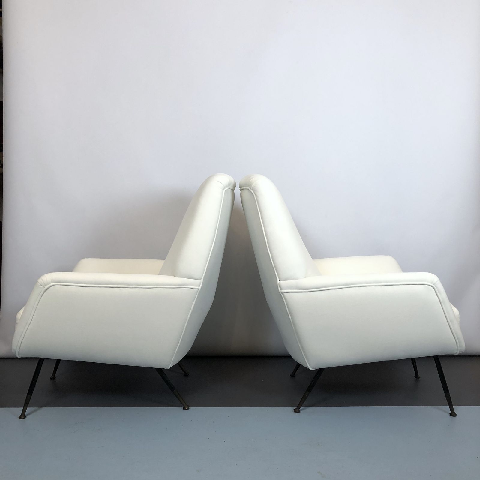 1955.46 Mid Century Italian Warm White Velvet Armchairs From 50s. Set Of Two photo