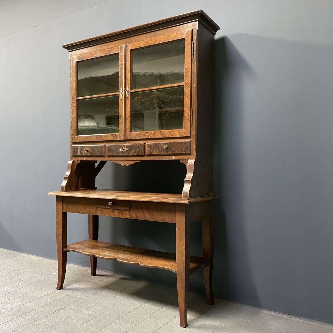 Bijzonder Antiek Dressoir Uit Oost Duitsland photo vintage