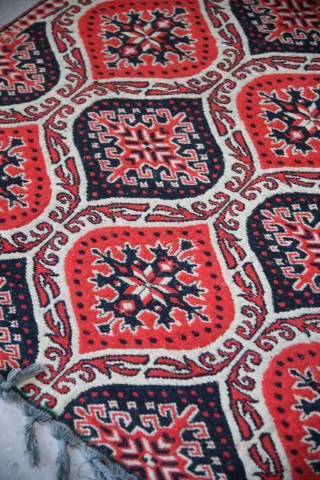 Red Eastern Wool Turkish Flatweave Rug photo furniture