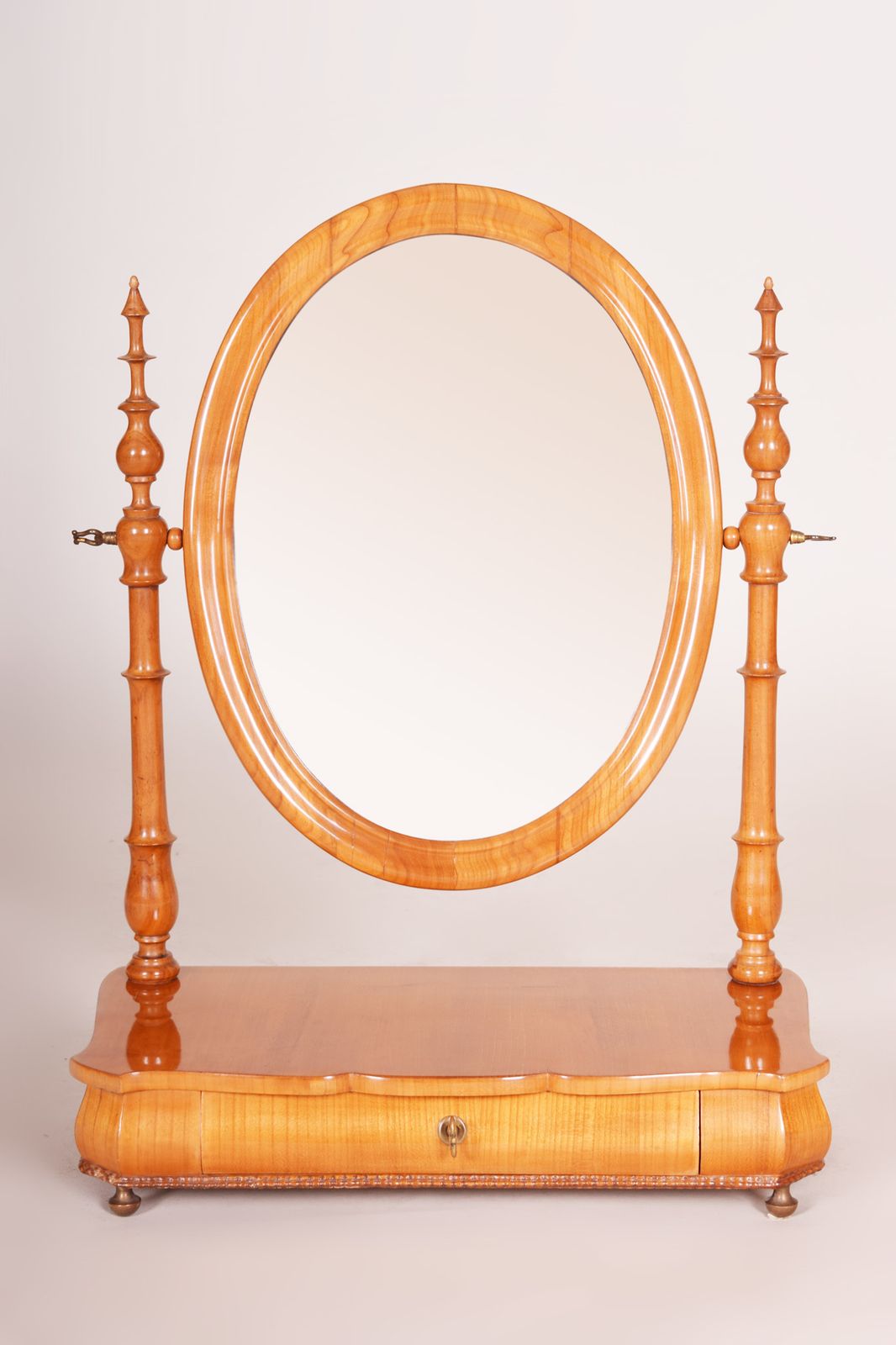Small Dressing Table photo vinterior