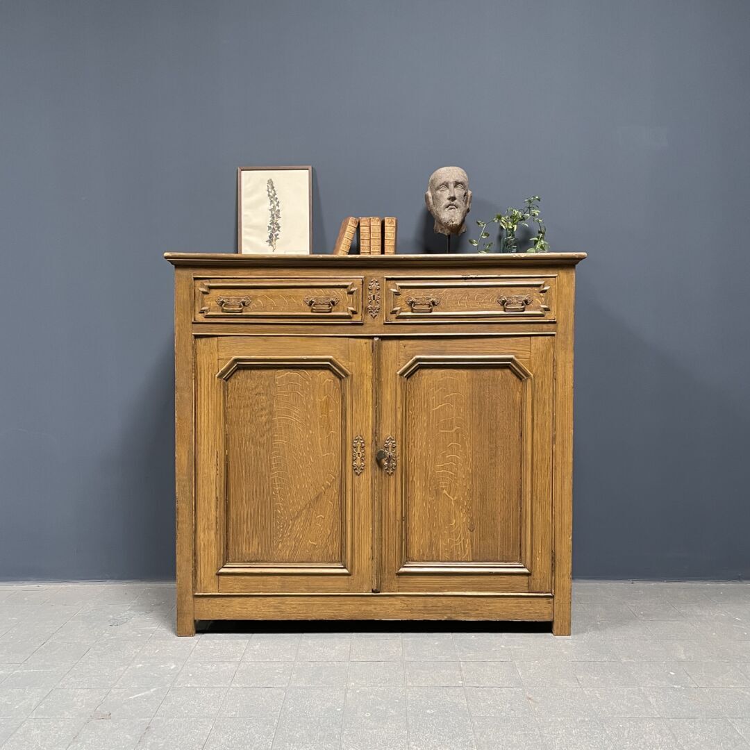 Geschilderde Franse Dienstbodekast photo furniture