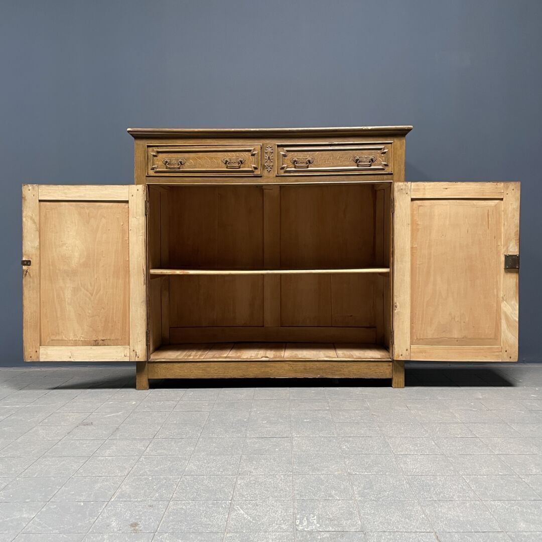 photo furniture Geschilderde Franse Dienstbodekast