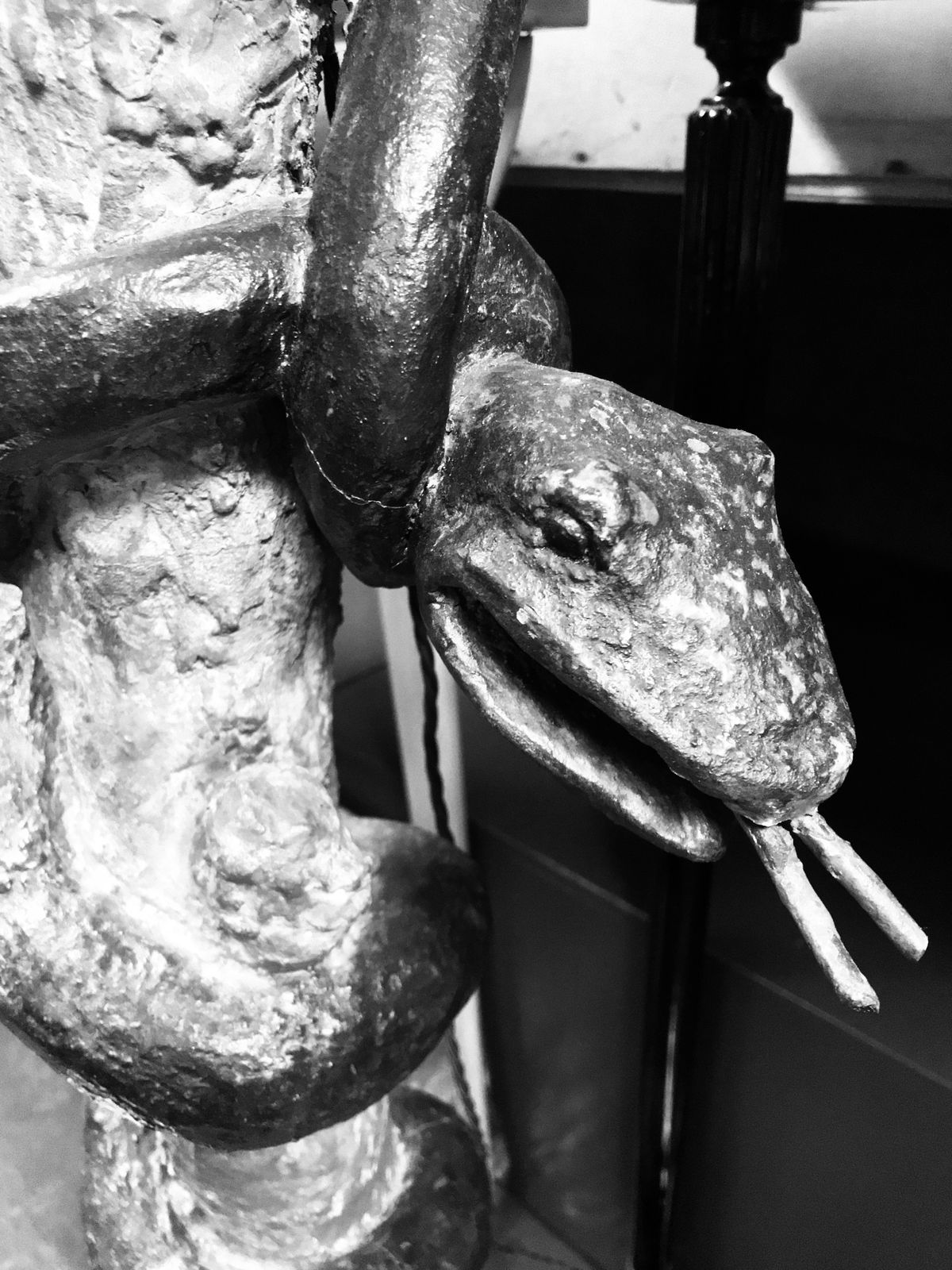 A Snake Floor Lamp photo vinterior