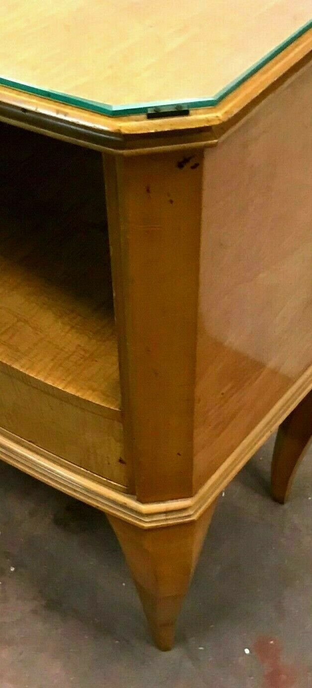 Pair Of Art Deco Bedside Tables In Light Wood Veneer 20th Century photo vinterior
