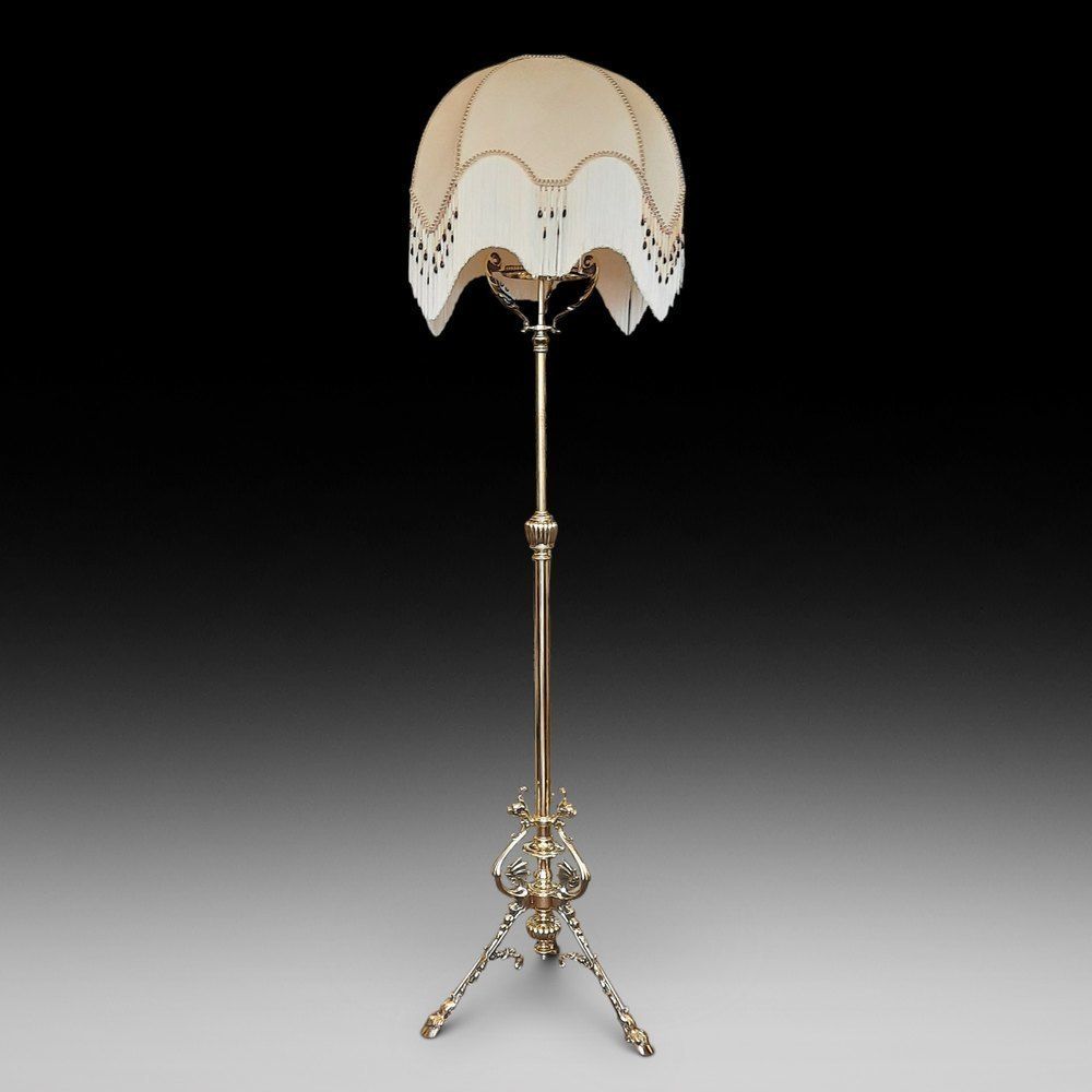 Victorian Brass Extending Standard Oil Lamp