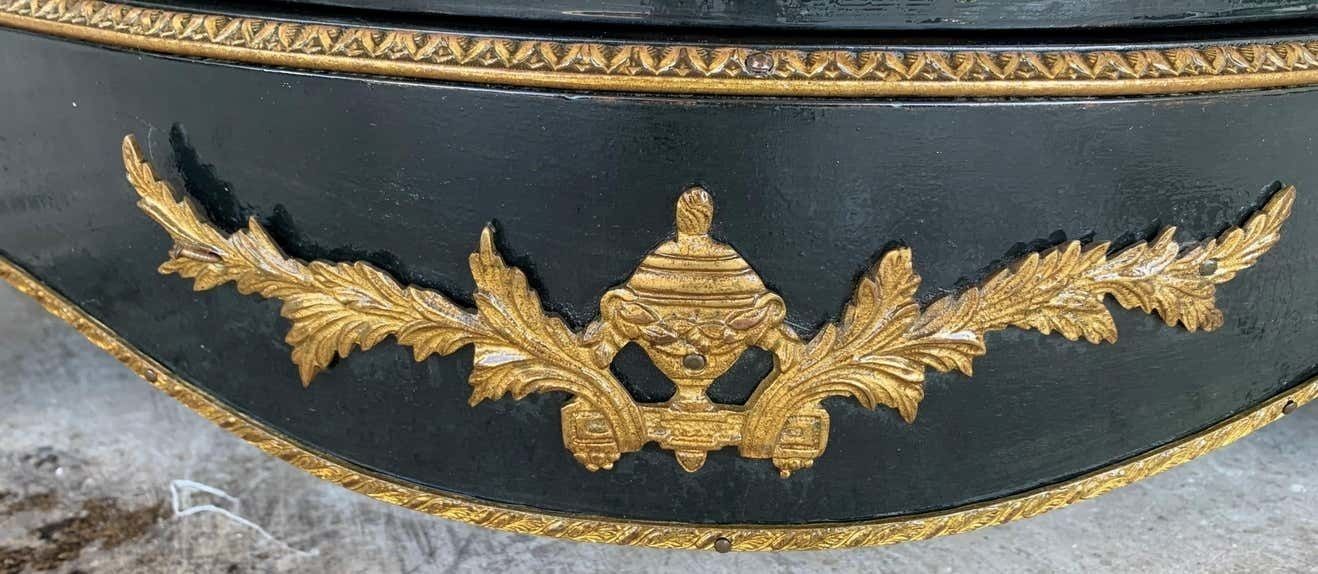 3219.0 Cabinet français en placage de pierre et montures en ormolu, XIXe siècle photo