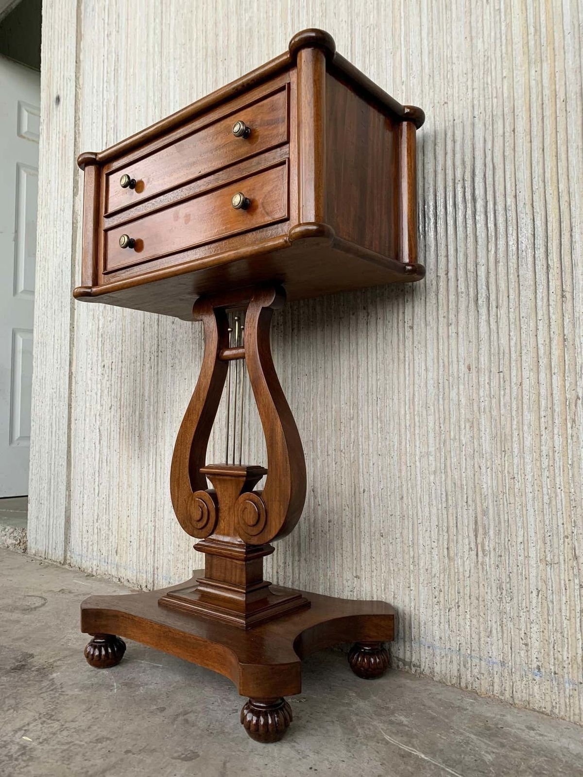 Table d'appoint de style Régence, à deux tiroirs et pieds en harpe, France, d'époque photo Mobilier