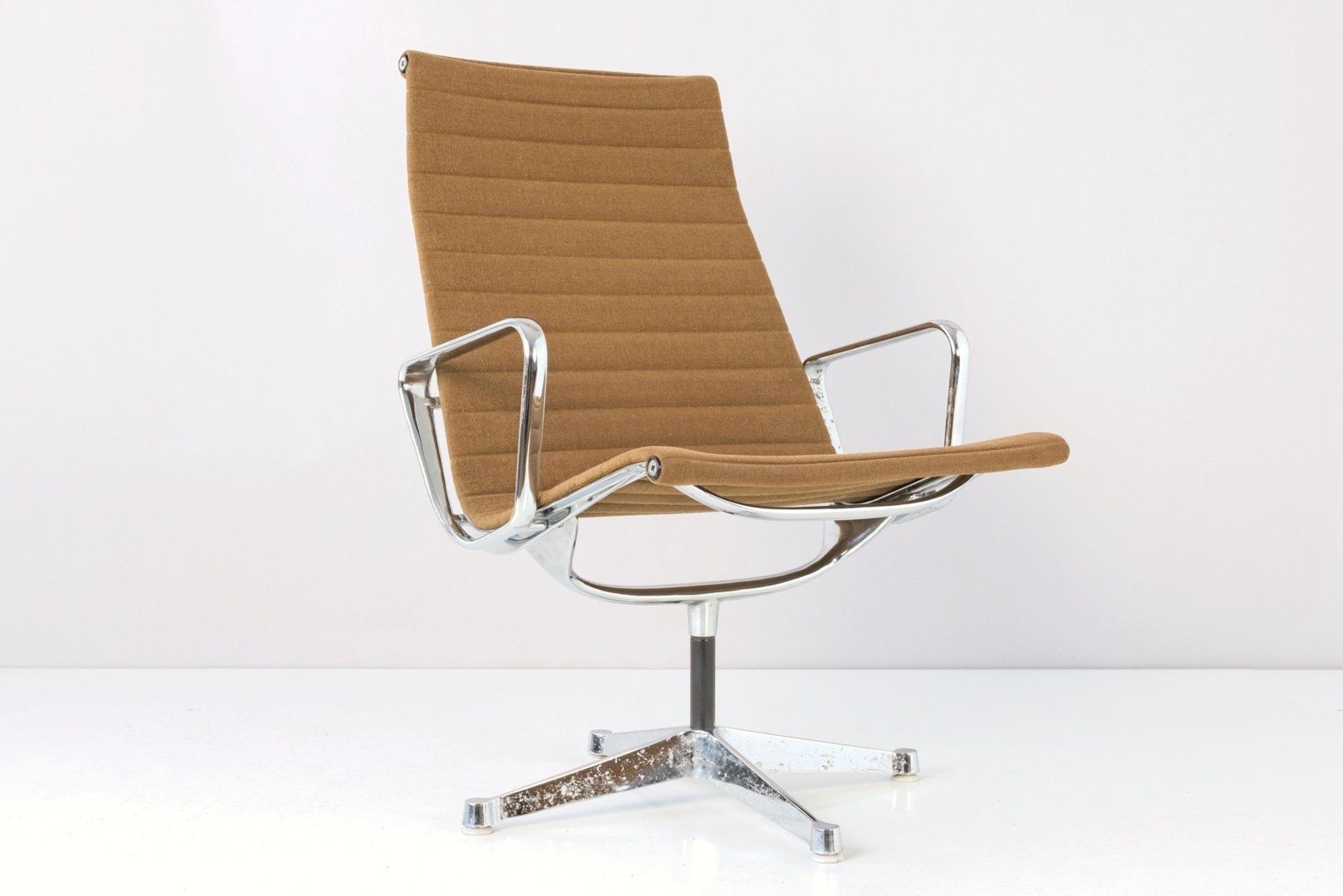 Model 682 Swivel Armchair By Charles & Ray Eames For Herman Miller, 1958