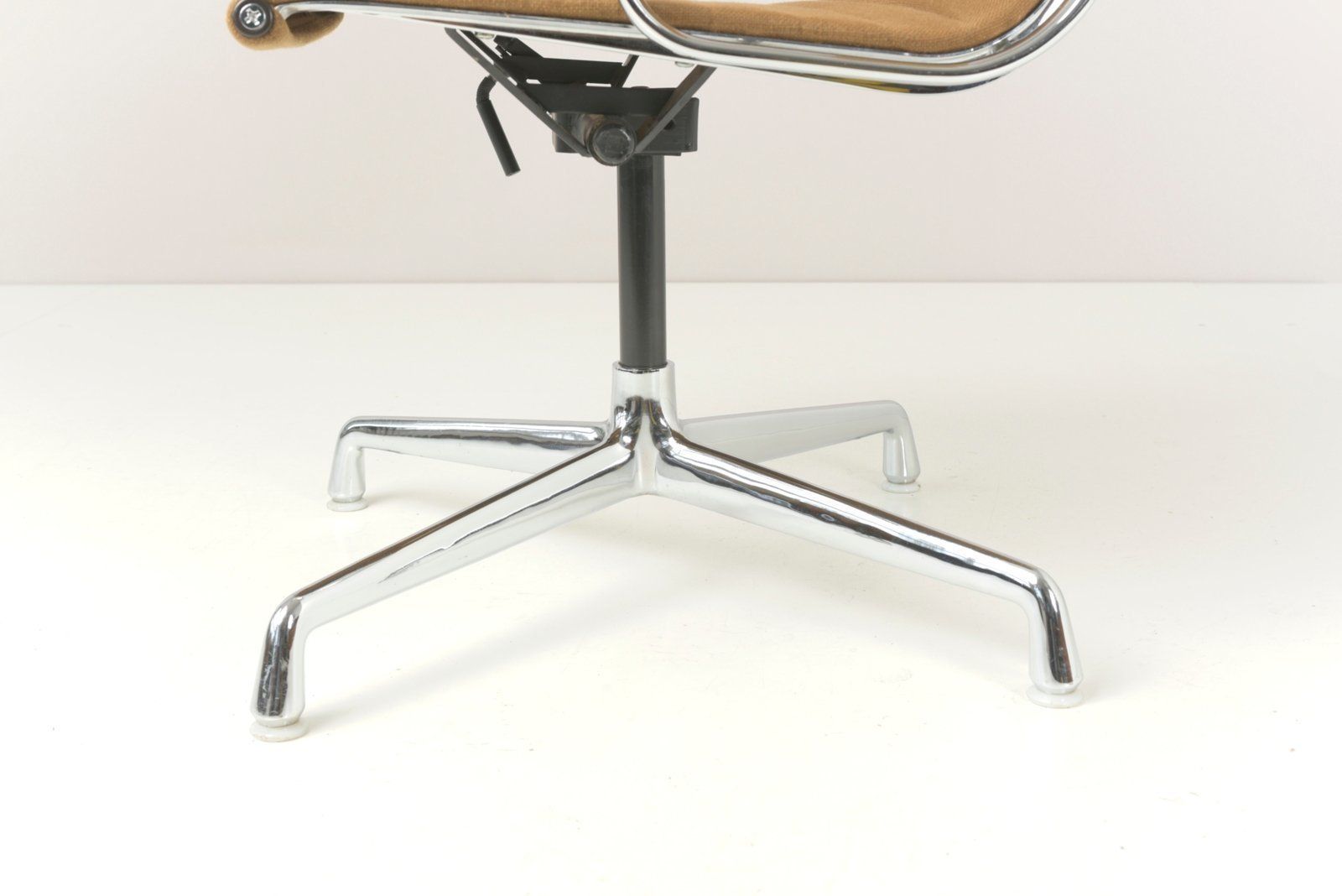 Furniture Alu Group Conference Chair By Charles & Ray Eames For Vitra, 1958 photo