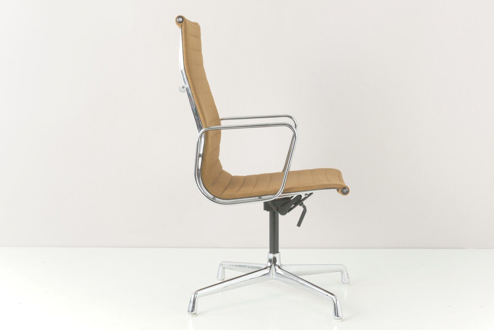 photo buy Alu Group Conference Chair By Charles & Ray Eames For Vitra, 1958