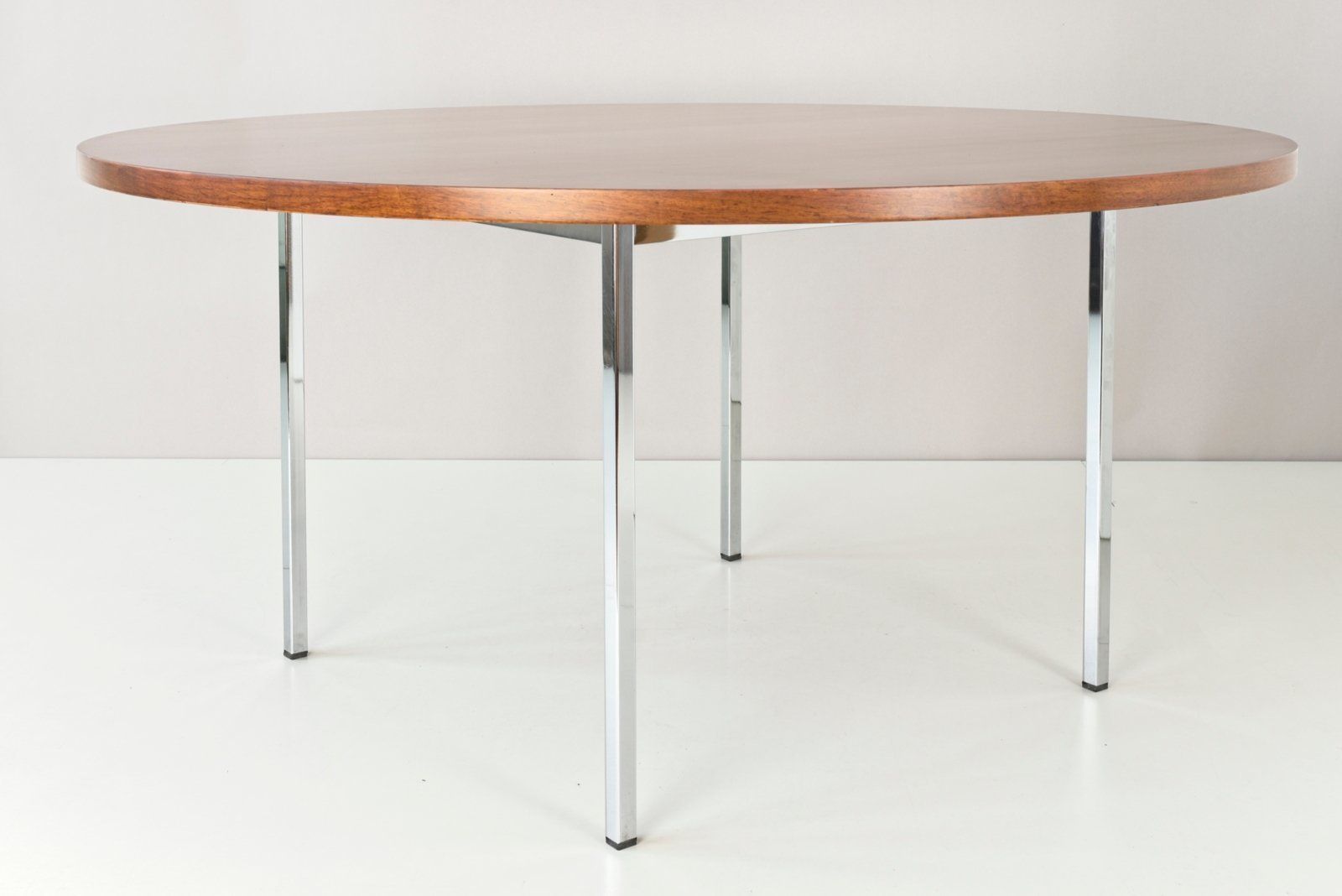 Swiss Round Conference Table By Florence Knoll Bassett For Knoll Inc. / Knoll International, 1960s photo vintage
