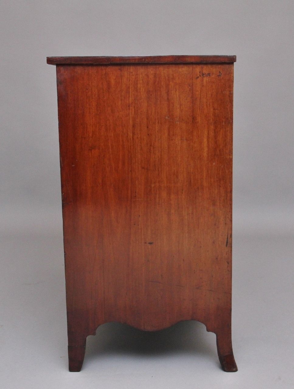 18th Century Mahogany Serpentine Chest Of Drawers photo vinterior