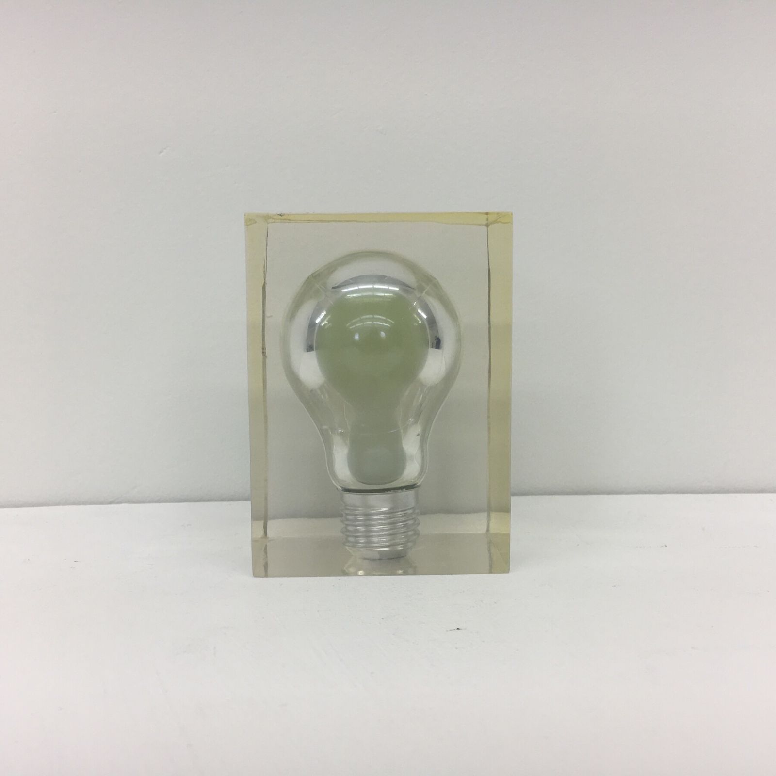 Zeldzaam Pierre Giraudon Paperweight Pop Art Lucite Sculptuur Jaren 1970 Glow In The Dark photo furniture