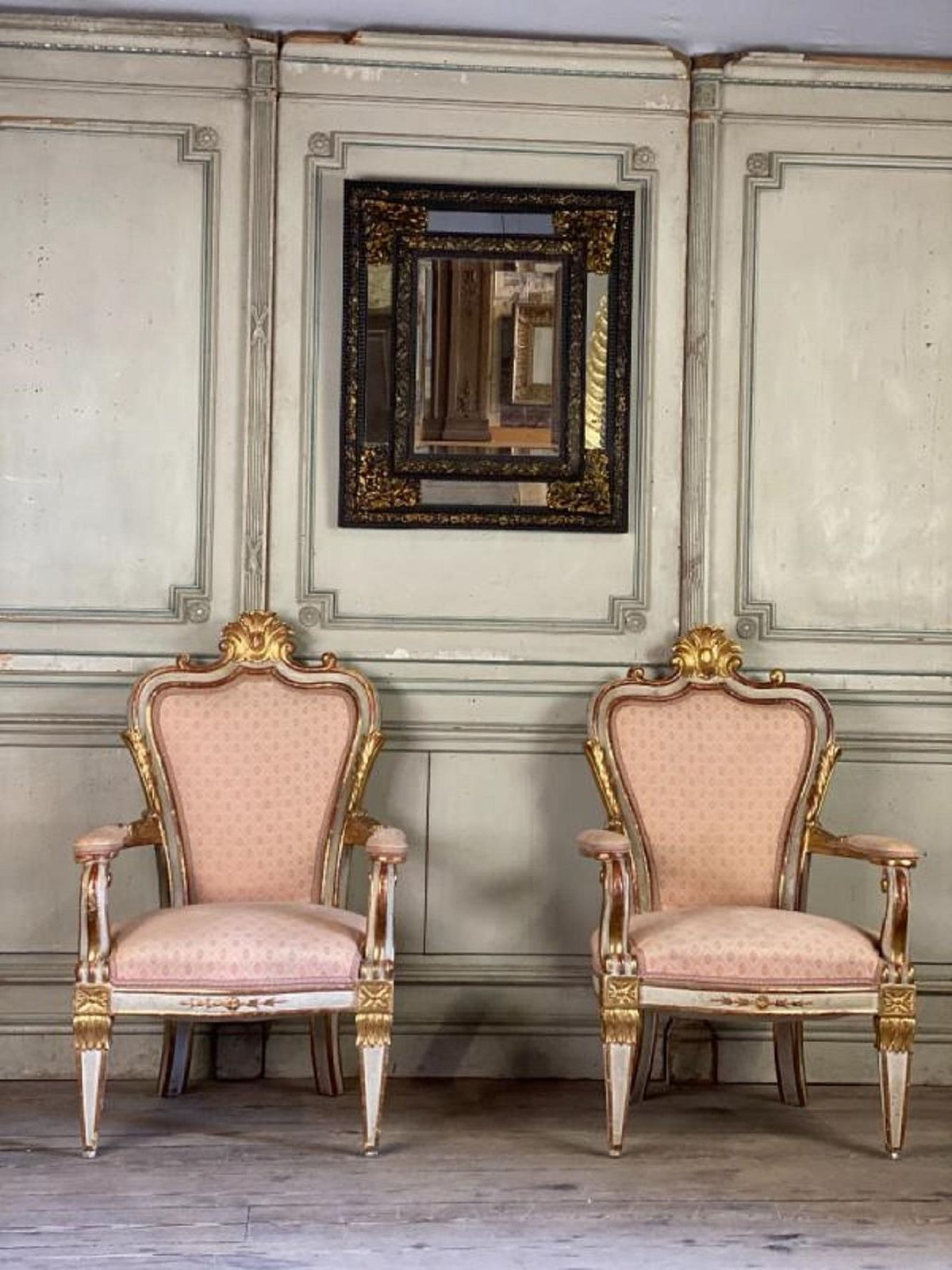Pair Of Italian Armchairs In Sculpted Giltwood photo 4465.0
