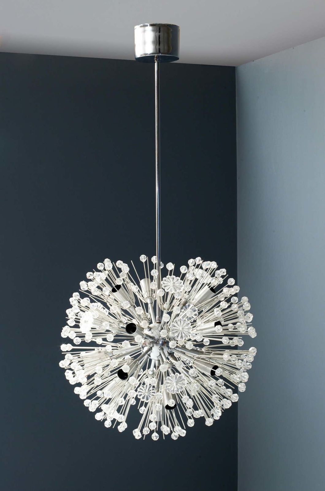 Dandelion Sputnik Chandelier Van Emil Stejnar photo vinterior