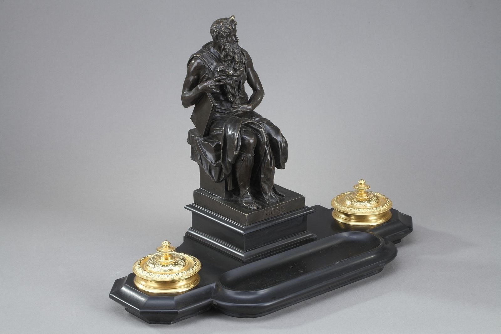 Encrier en marbre « Moïse » d'après Michel-Ange, époque Napoléon III photo Décoration