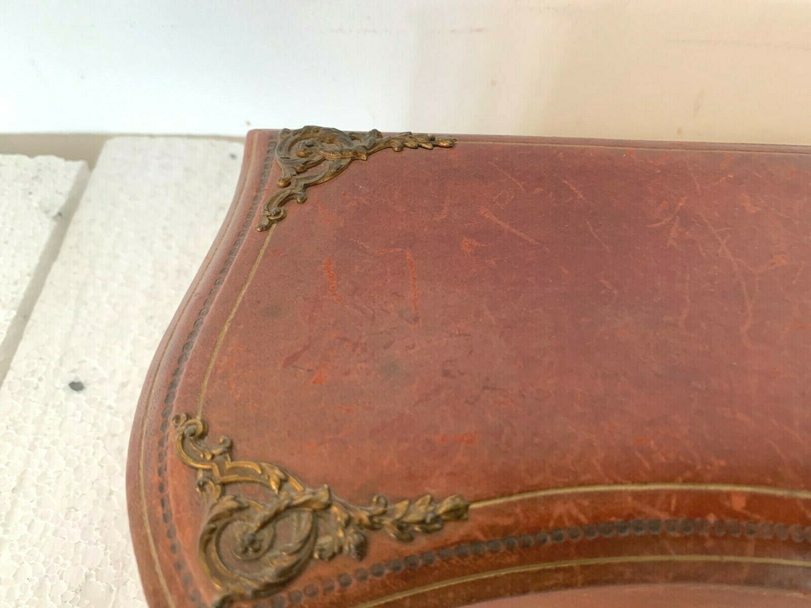 Jewelry Box In Leather And Brass Ornamentation, 20th Century photo 345.933