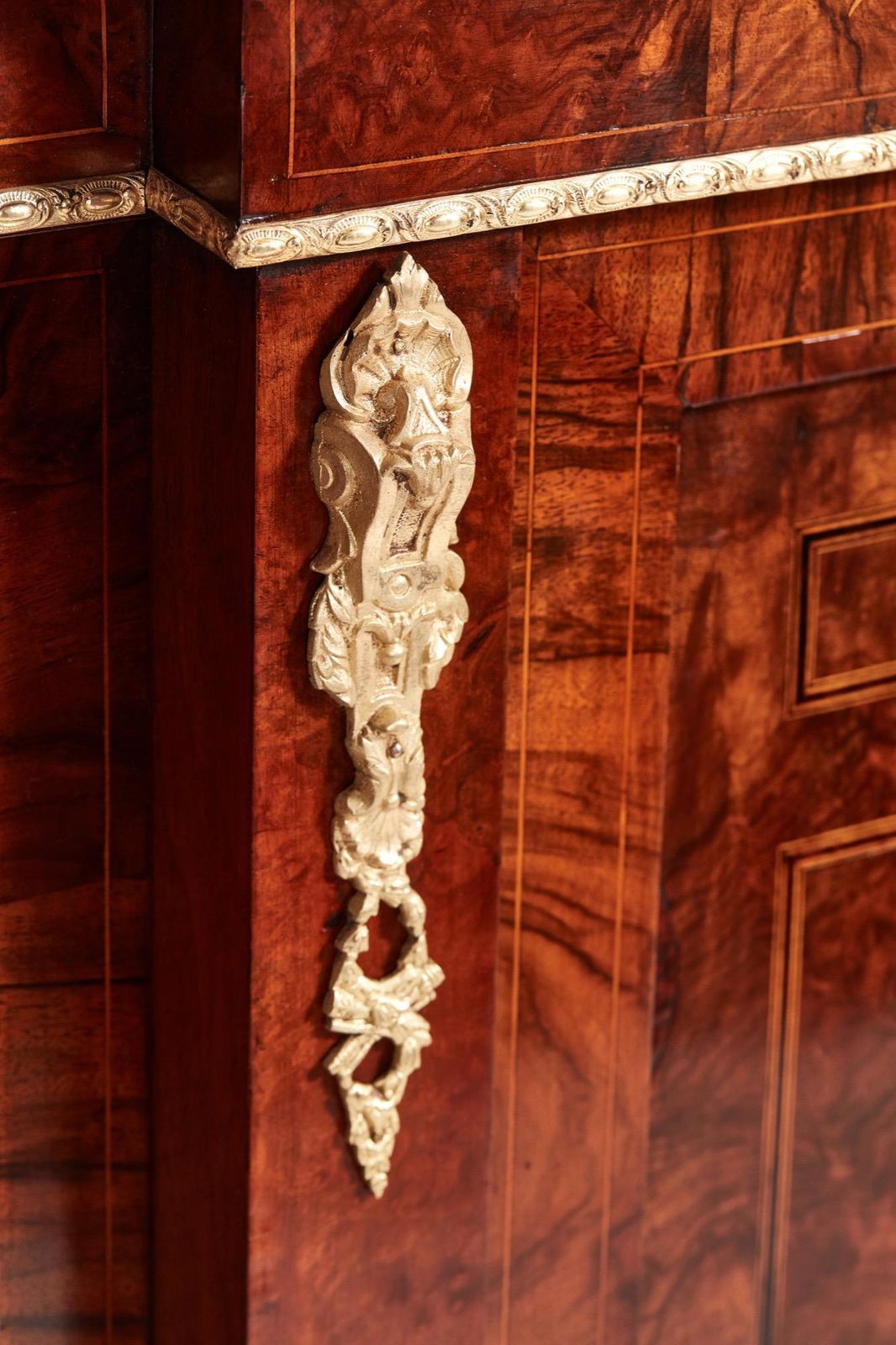 Fine Quality 19th Century Victorian Burr Walnut Inlaid Credenza/Sideboard photo vinterior