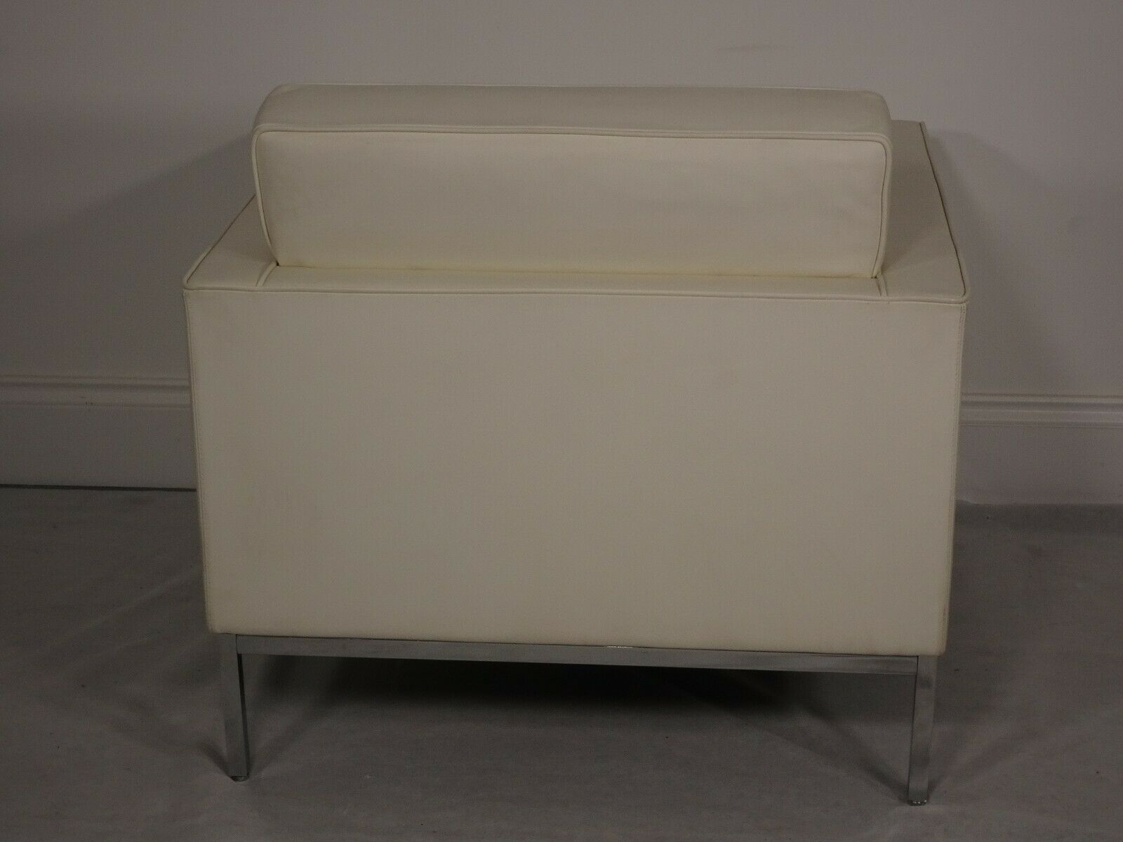 photo furniture Stunning Genuine Florence Knoll 1954 Lounge Chair In Luxurious Leather.