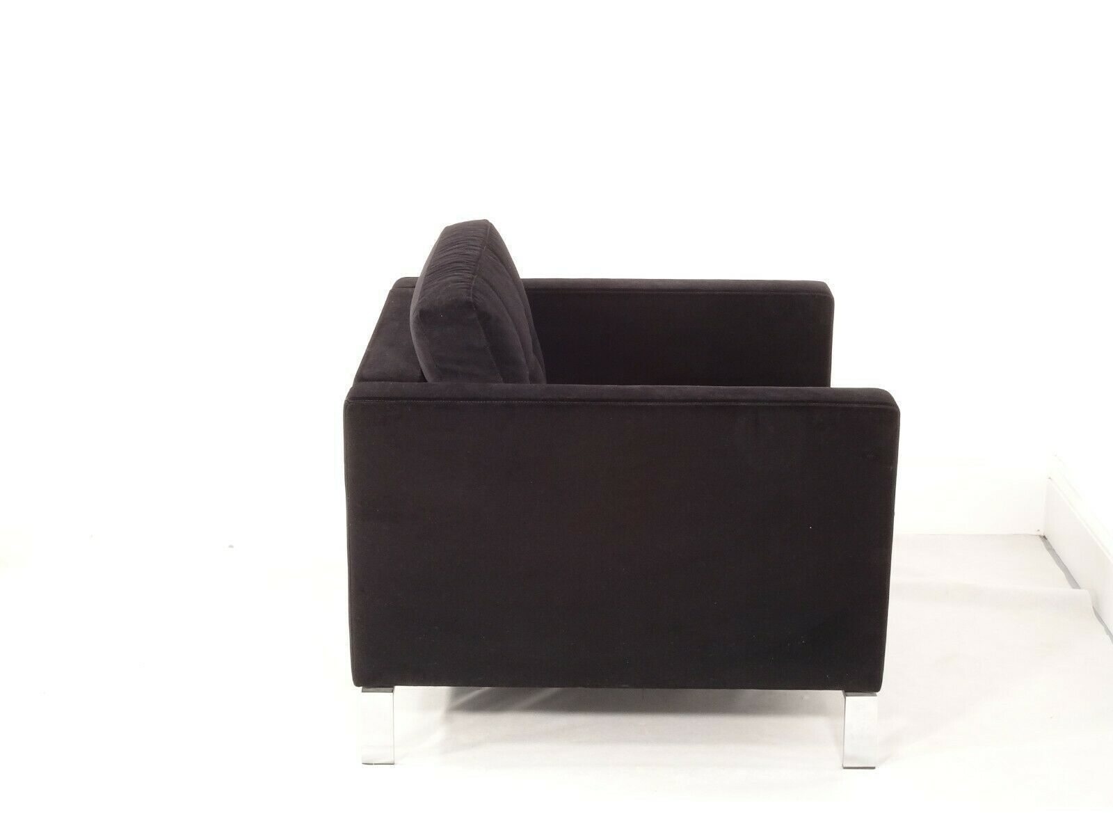 photo furniture Immaculate Pair Of Walter Knoll 502 Foster Chairs In Jet Black Velvet